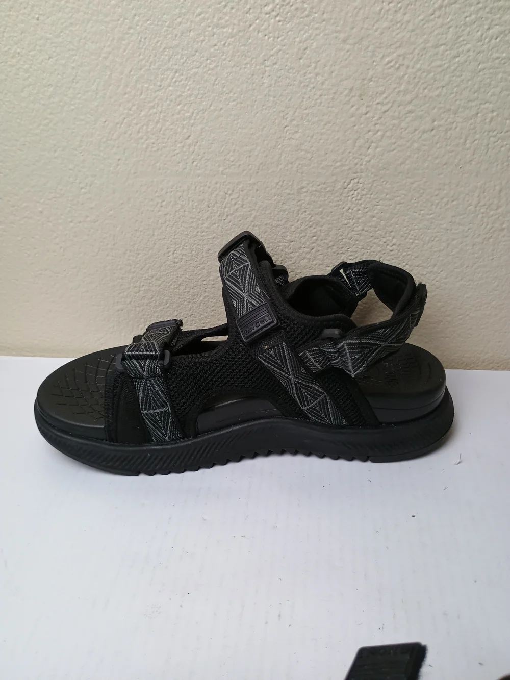 Oncai Men's 9 Black Hiking Sandals with Arch Support Adjustable Straps Outdoor